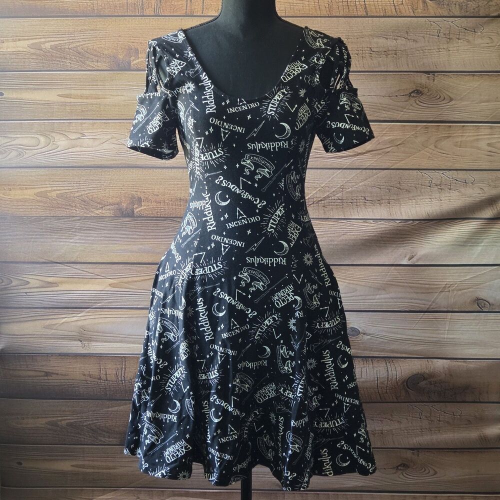 Harry Potter women's Hot Topic XS Black Dark Arts NWT Dress Hogwarts Pockets!
